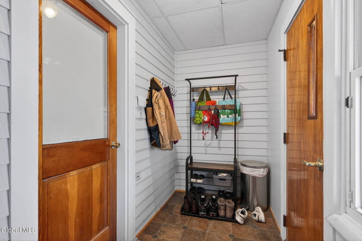 #17 photo, 1087 Laura Street, Rotterdam , NY 12306