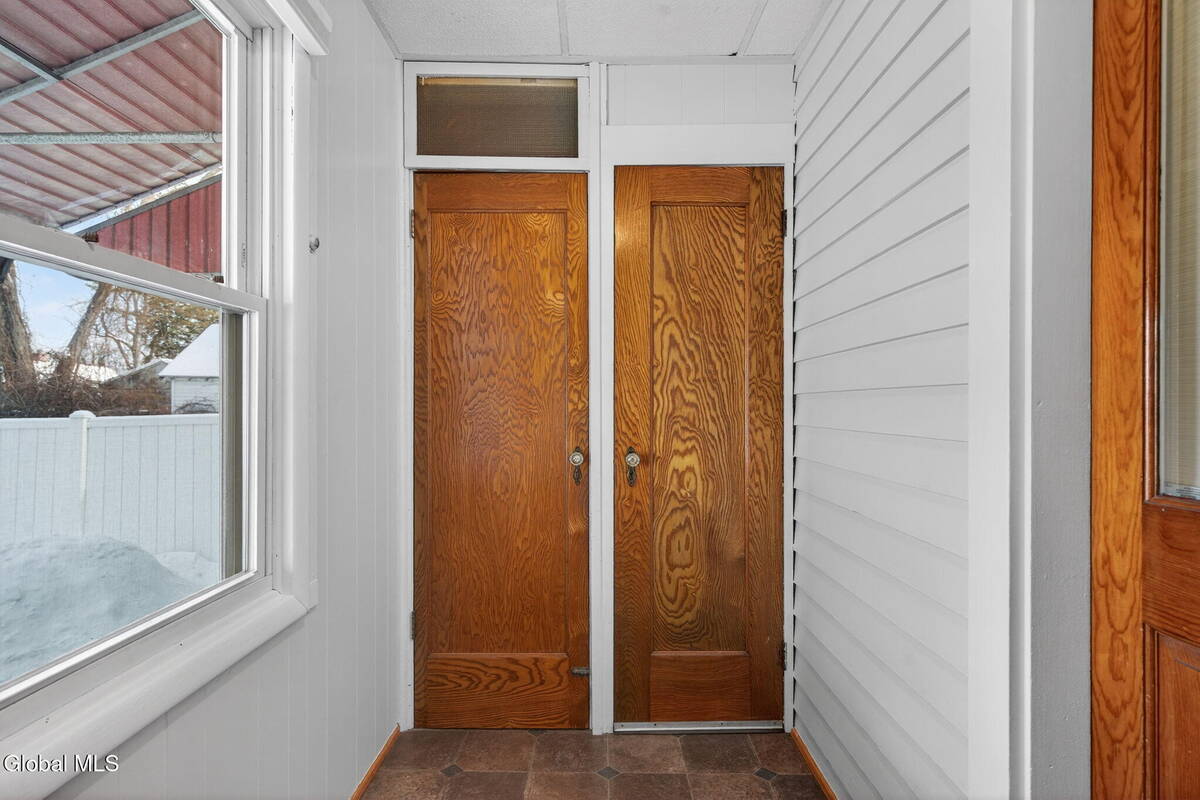 #18 photo, 1087 Laura Street, Rotterdam , NY 12306