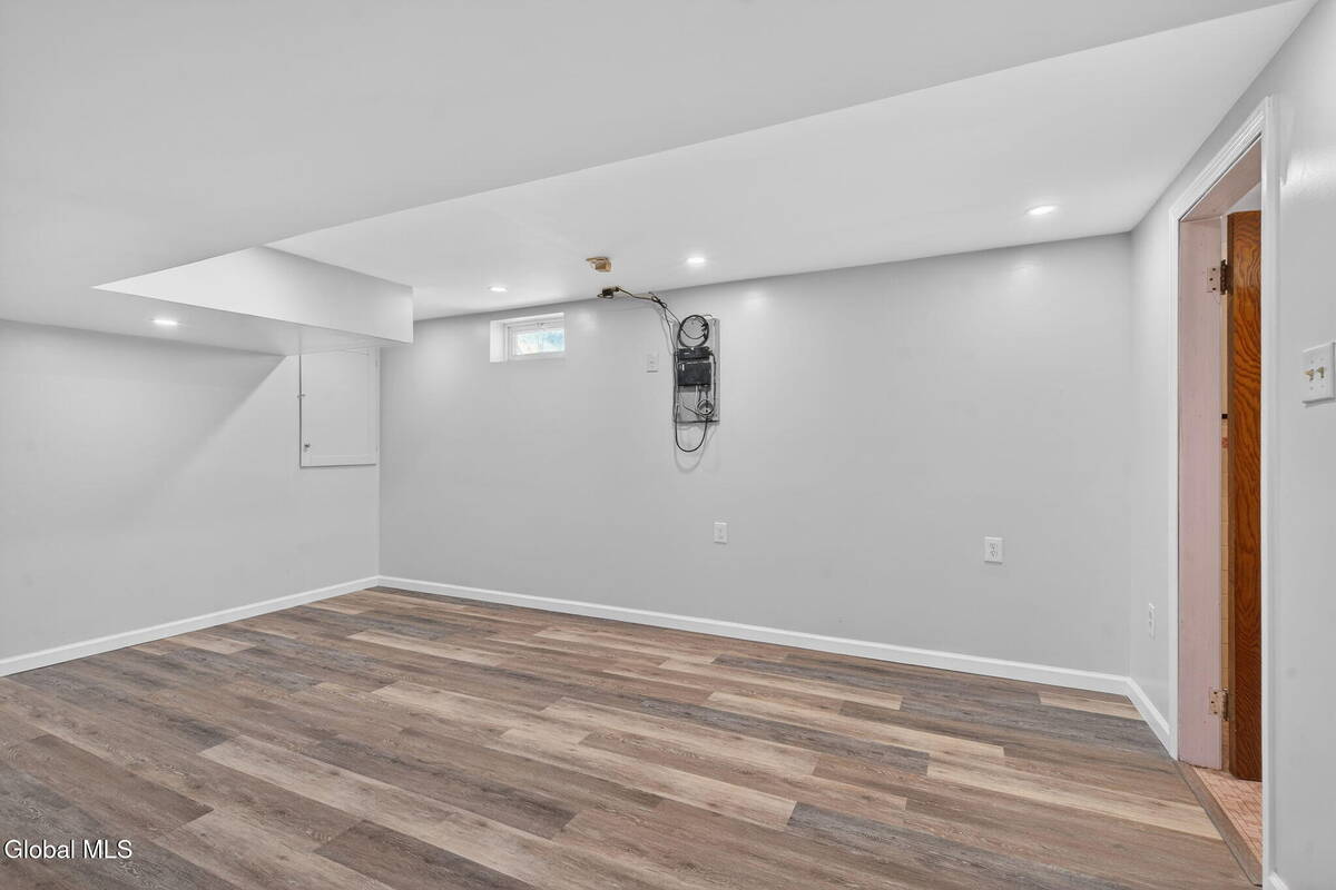 #32 photo, 1087 Laura Street, Rotterdam , NY 12306