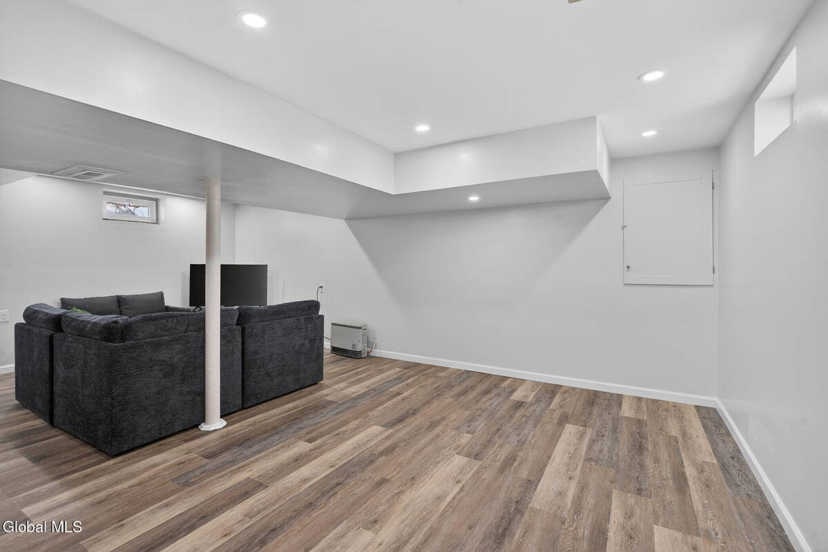 #33 photo, 1087 Laura Street, Rotterdam , NY 12306