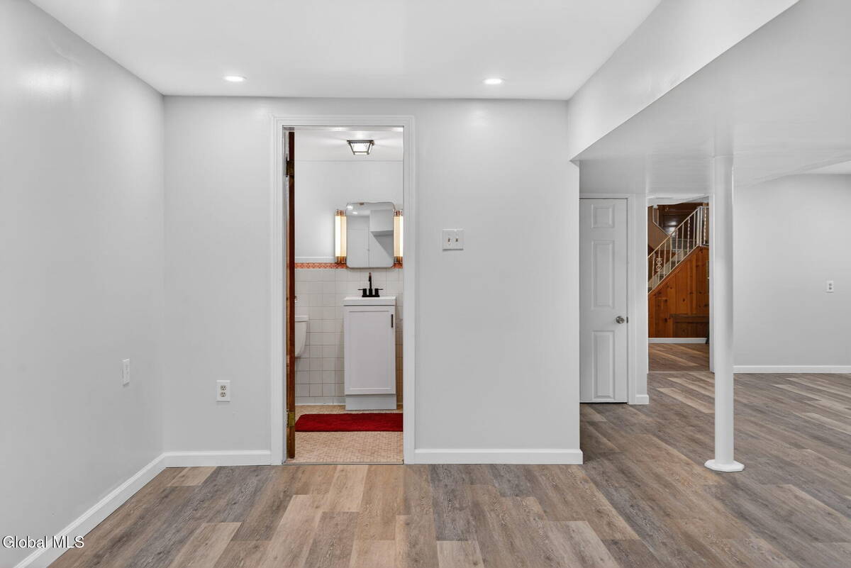 #35 photo, 1087 Laura Street, Rotterdam , NY 12306