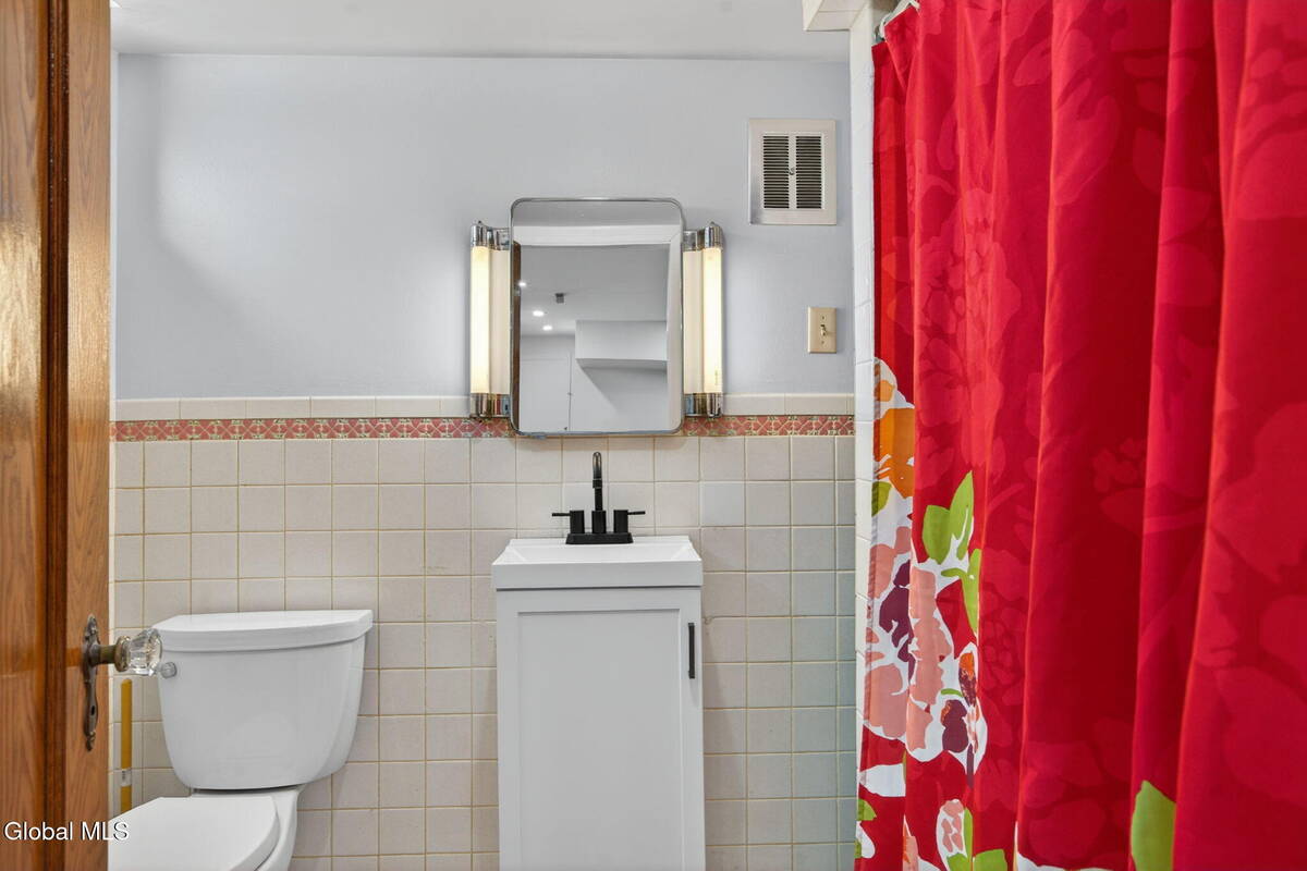 #36 photo, 1087 Laura Street, Rotterdam , NY 12306