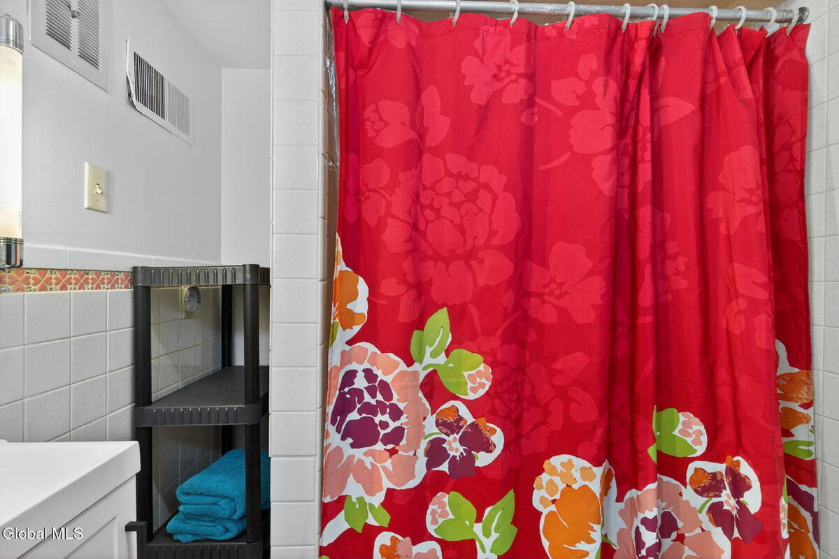 #37 photo, 1087 Laura Street, Rotterdam , NY 12306