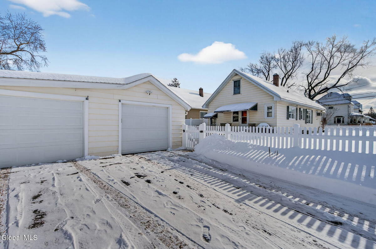 #39 photo, 1087 Laura Street, Rotterdam , NY 12306