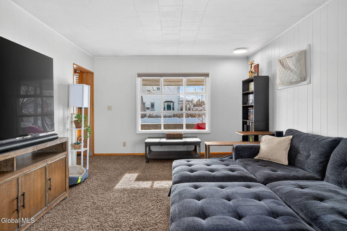 #7 photo, 1087 Laura Street, Rotterdam , NY 12306