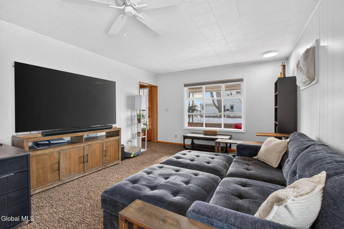 #8 photo, 1087 Laura Street, Rotterdam , NY 12306