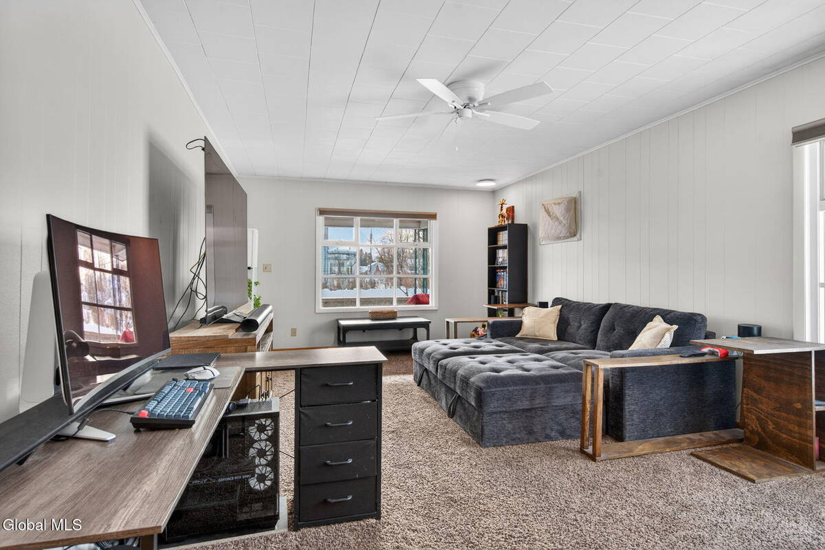 #9 photo, 1087 Laura Street, Rotterdam , NY 12306