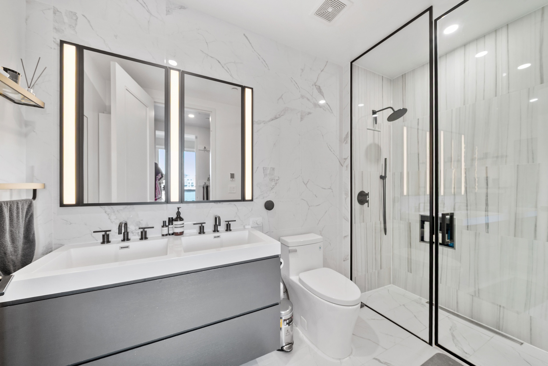 #18 photo, 22-43 Jackson Avenue, लॉन्ग आइलैंड सिटी Long Island City , NY 11101