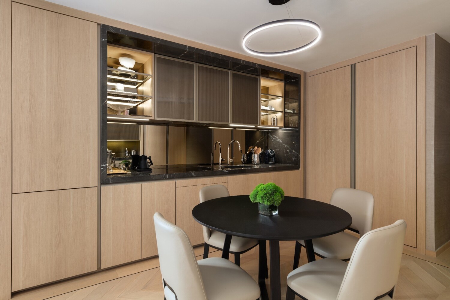 #5 photo, 685 5TH Avenue, Midtown East , NY 10022