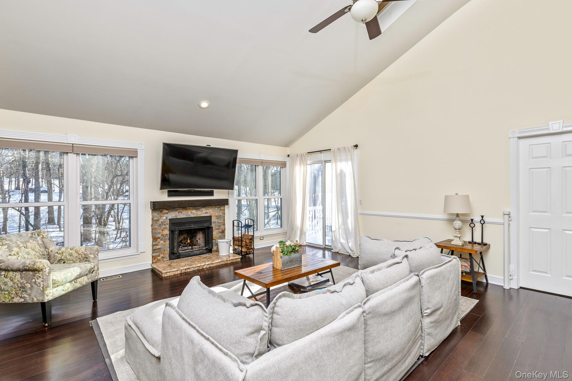 #11 photo, Manorville, Manorville , NY 11949