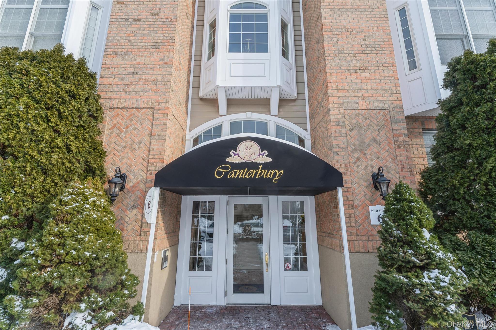 #1 photo, 420 Pacing Way, Westbury , NY 11590