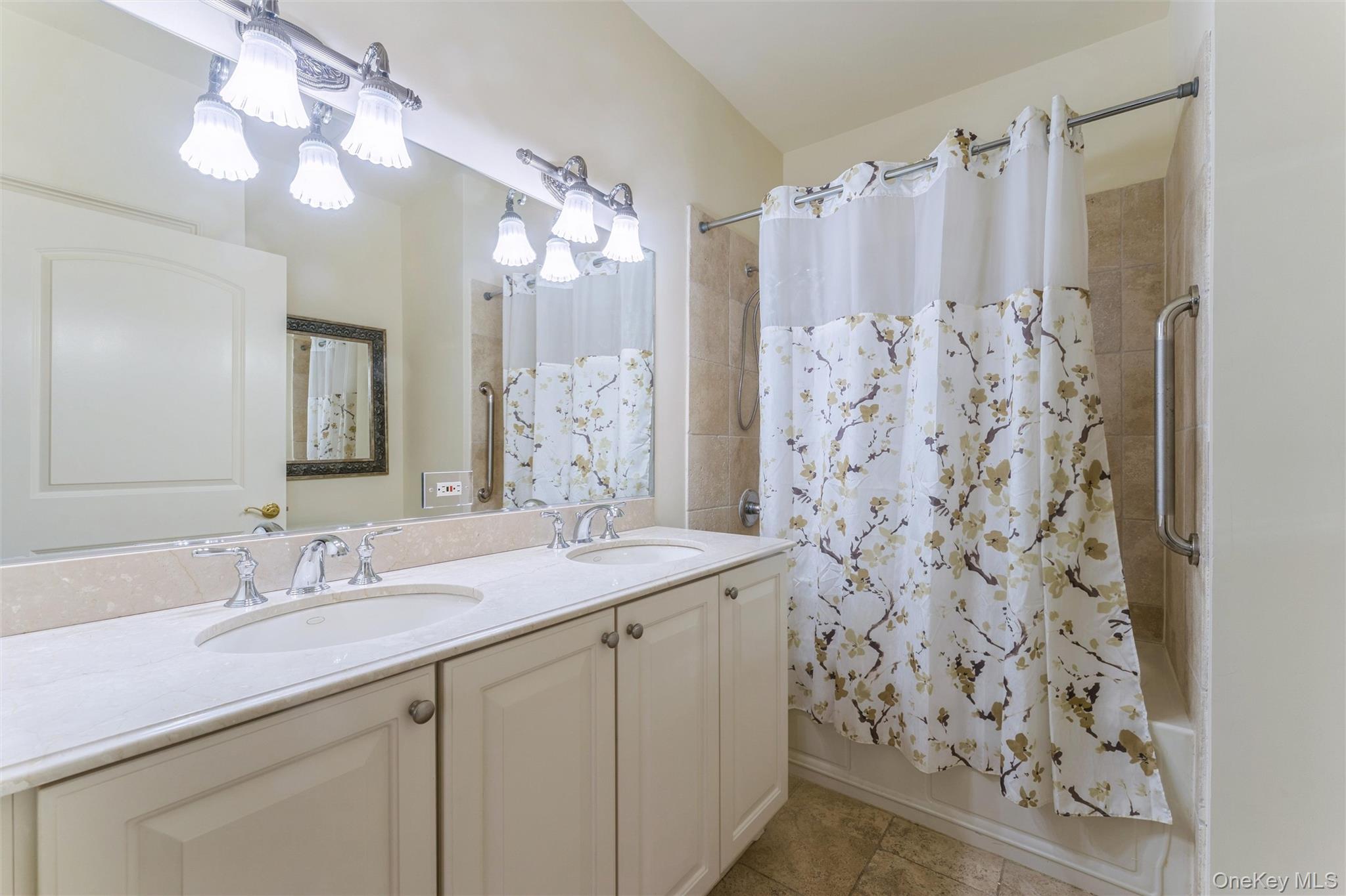 #14 photo, 420 Pacing Way, Westbury , NY 11590