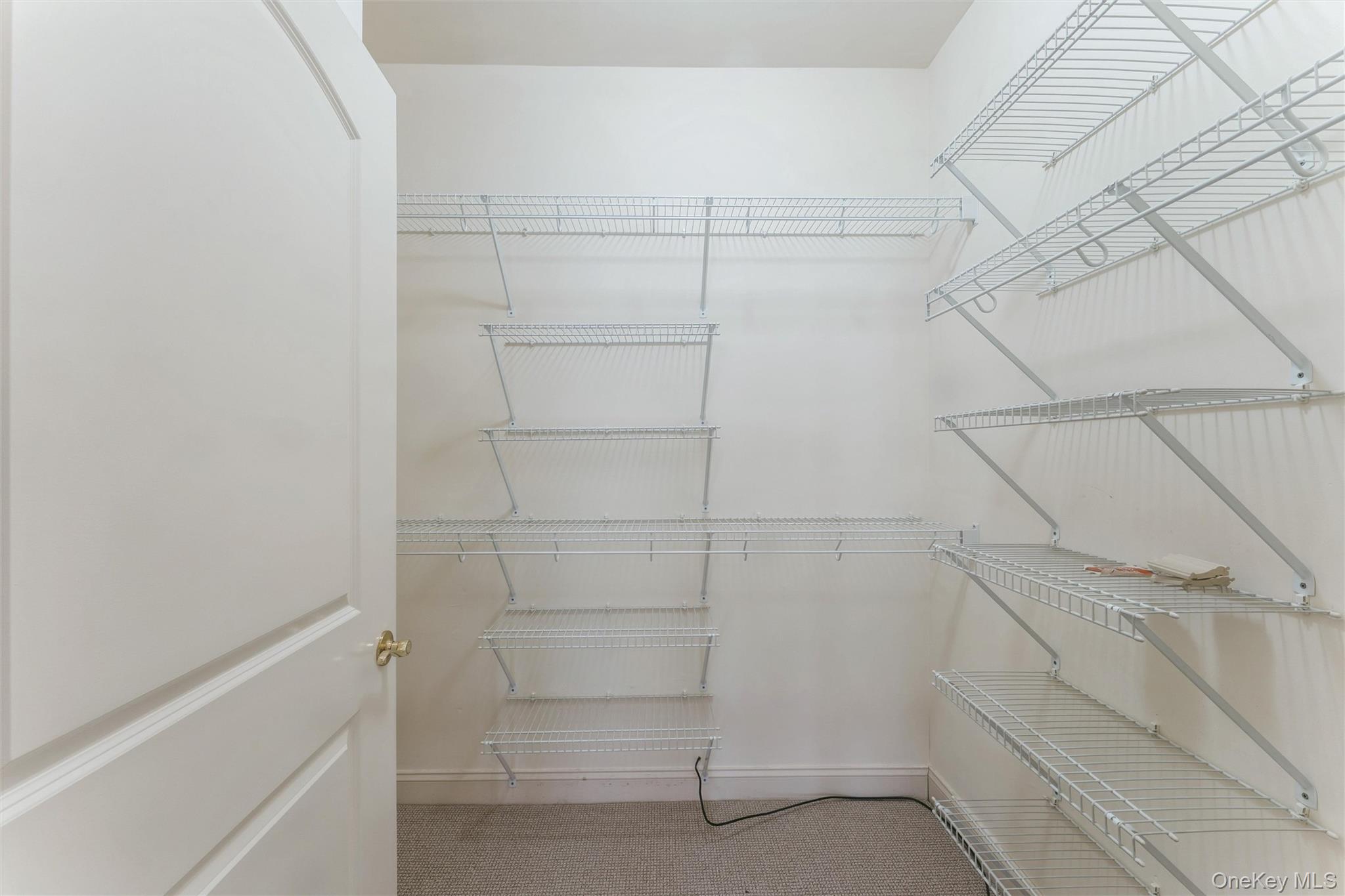 #15 photo, 420 Pacing Way, Westbury , NY 11590