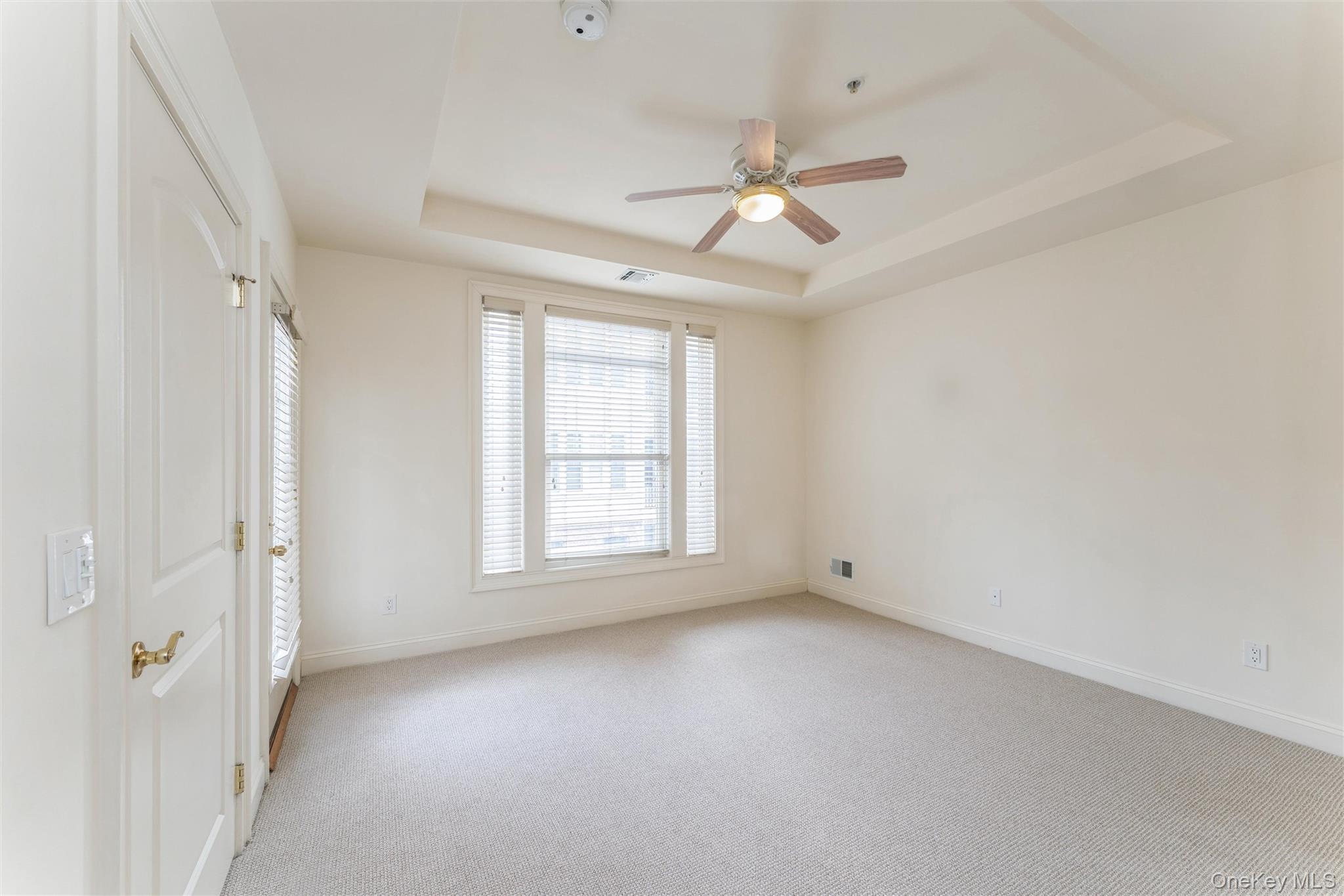 #16 photo, 420 Pacing Way, Westbury , NY 11590