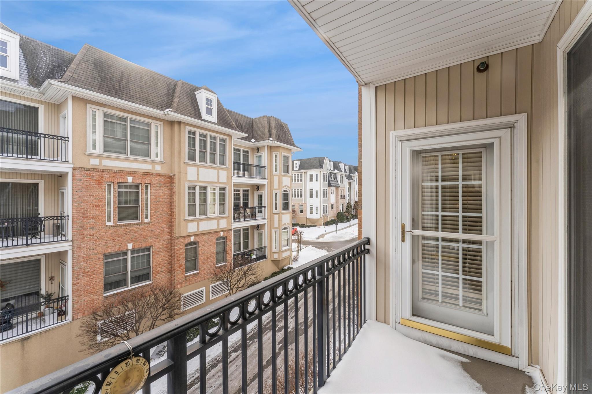 #18 photo, 420 Pacing Way, Westbury , NY 11590