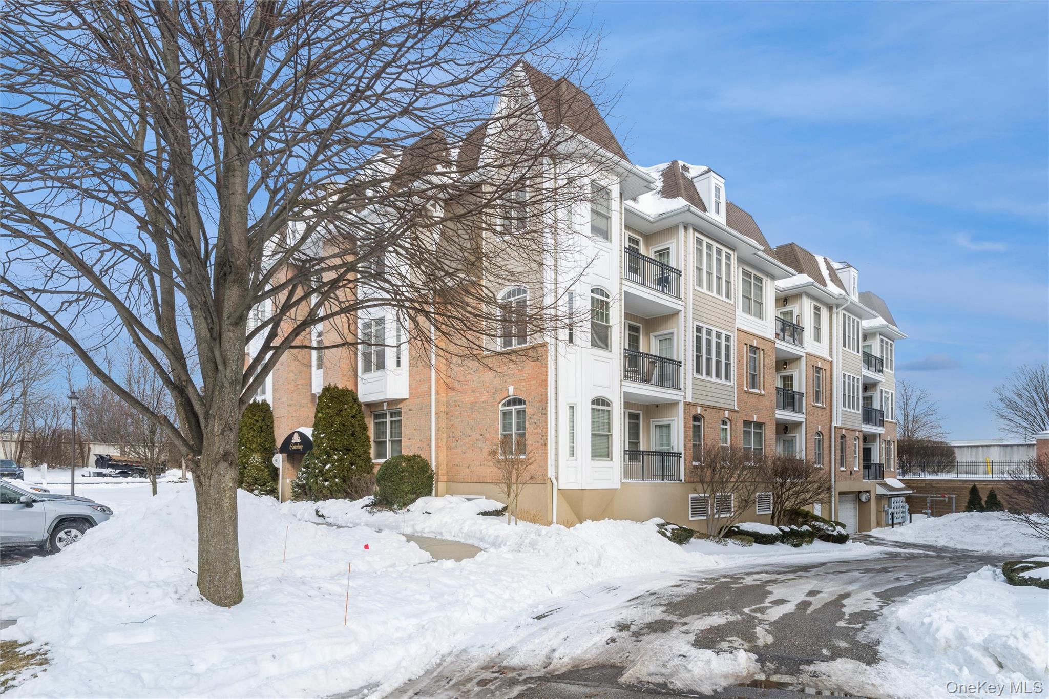 #19 photo, 420 Pacing Way, Westbury , NY 11590