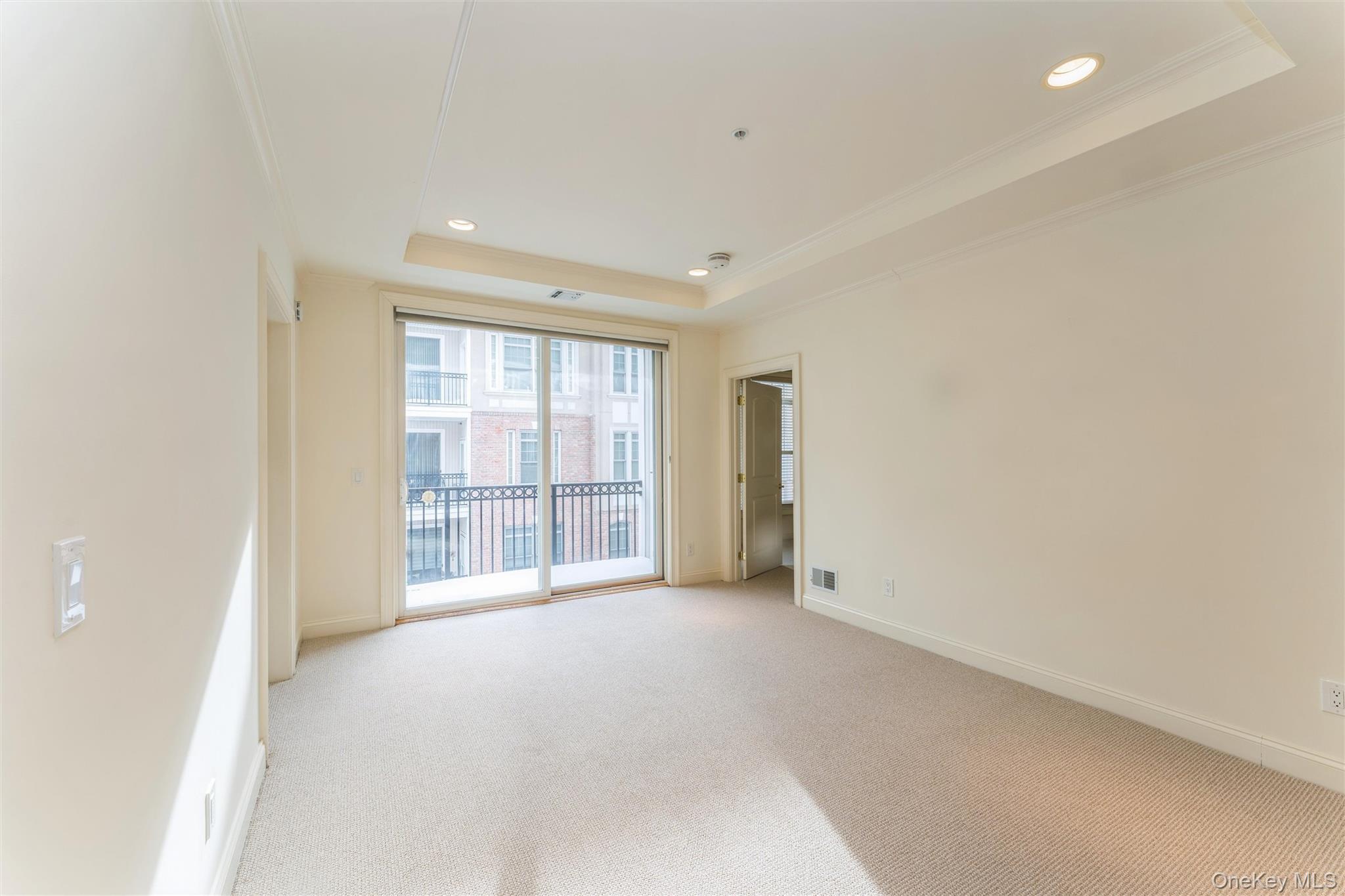 #9 photo, 420 Pacing Way, Westbury , NY 11590