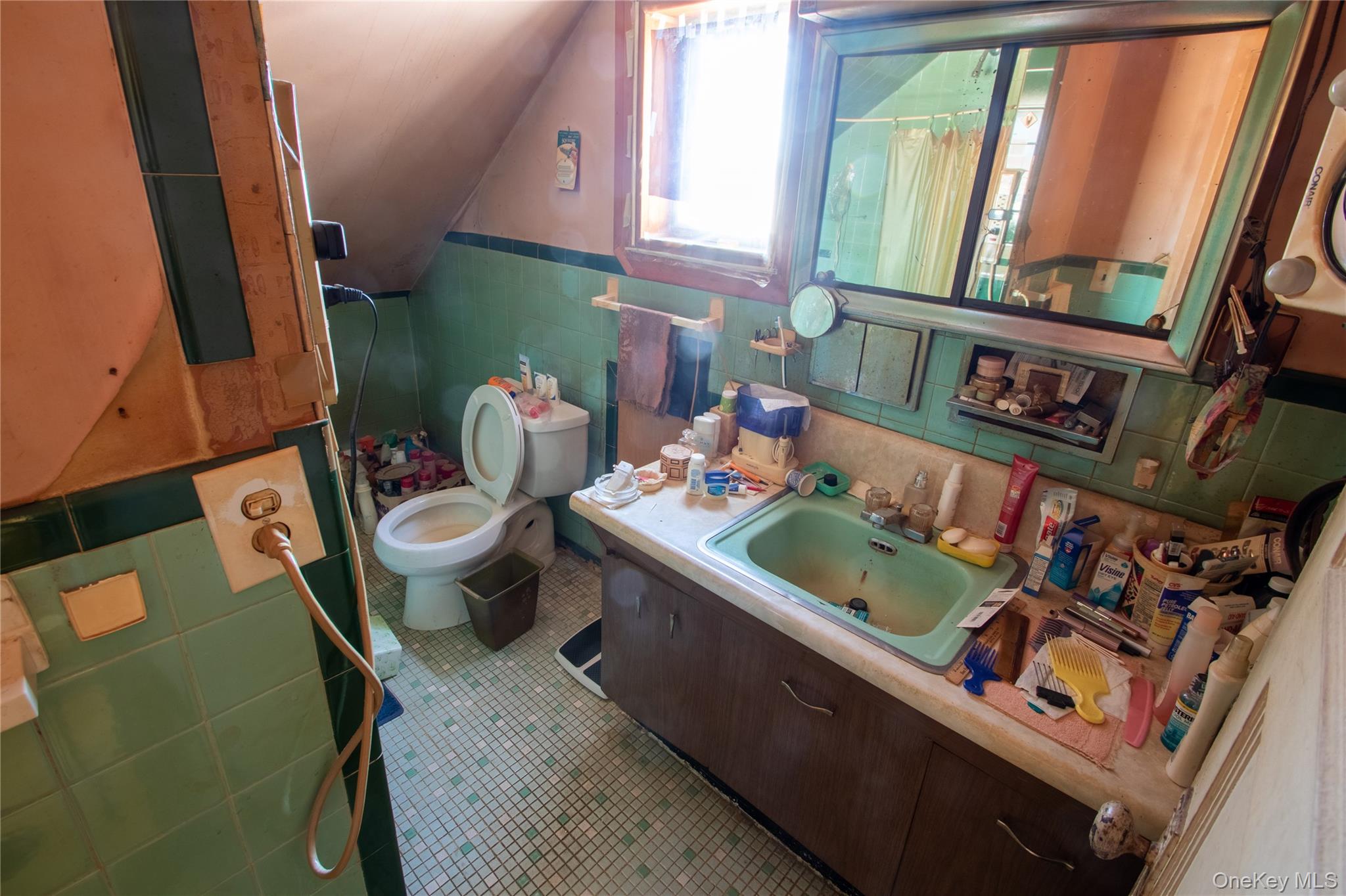 #9 photo, 144 Carleton Avenue, 東長島 Islip Terrace , NY 11752