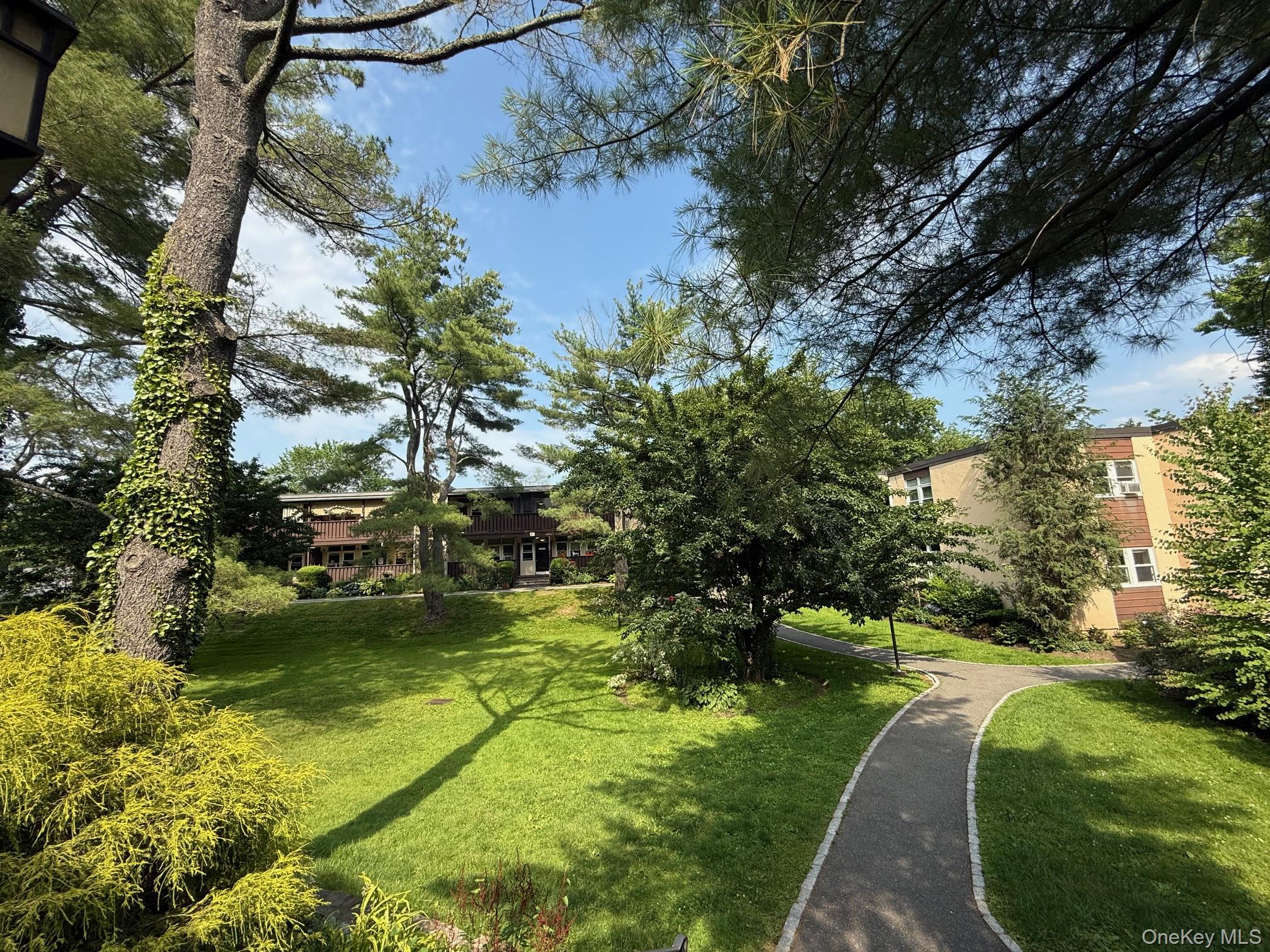 #11 photo, 103 Wiltshire Road, Scarsdale , NY 10583