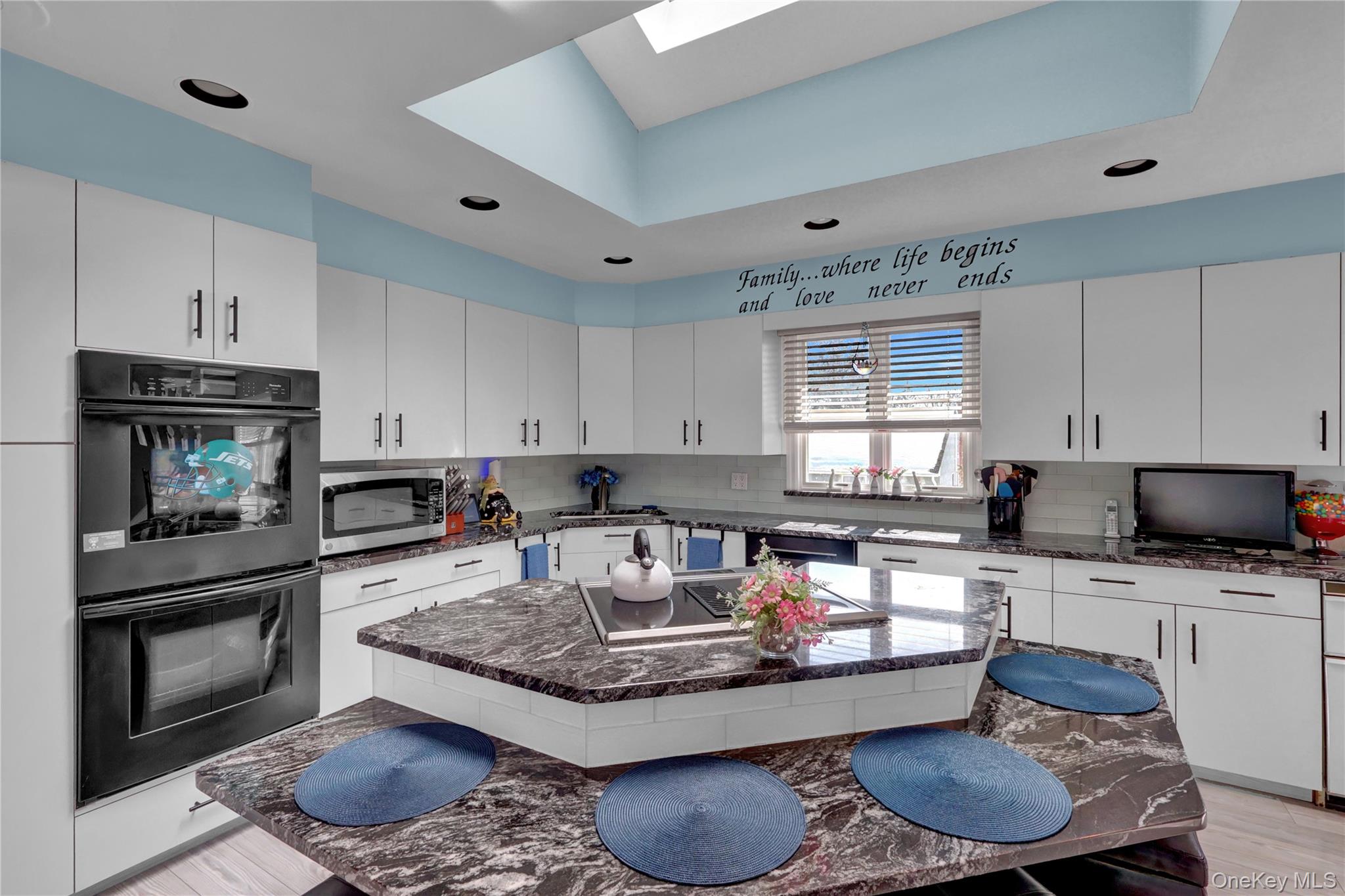 #6 photo, 98 Kingsland Avenue, West Islip , NY 11795