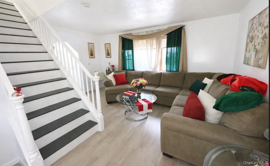 #6 photo, 16 Oakdale Avenue, سوفولك Selden , NY 11784