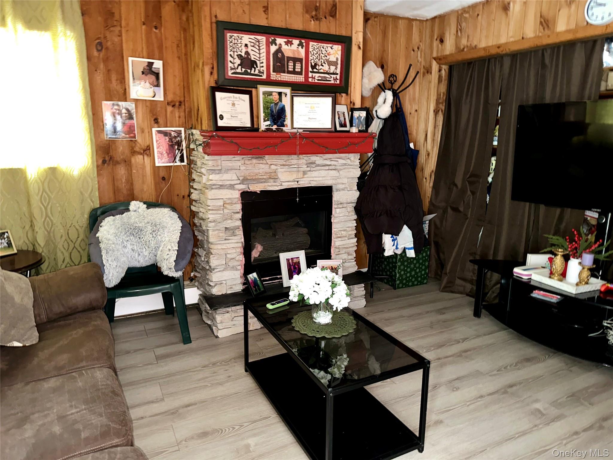 #7 photo, 16 Oakdale Avenue, سوفولك Selden , NY 11784