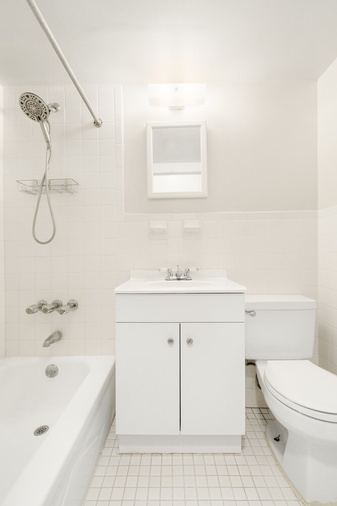 #5 photo, 428 W 46TH Street, Hell's Kitchen , NY 10036