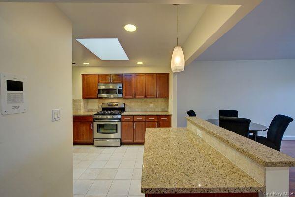 #19 photo, 143-41 84 Drive, Briarwood , NY 11435