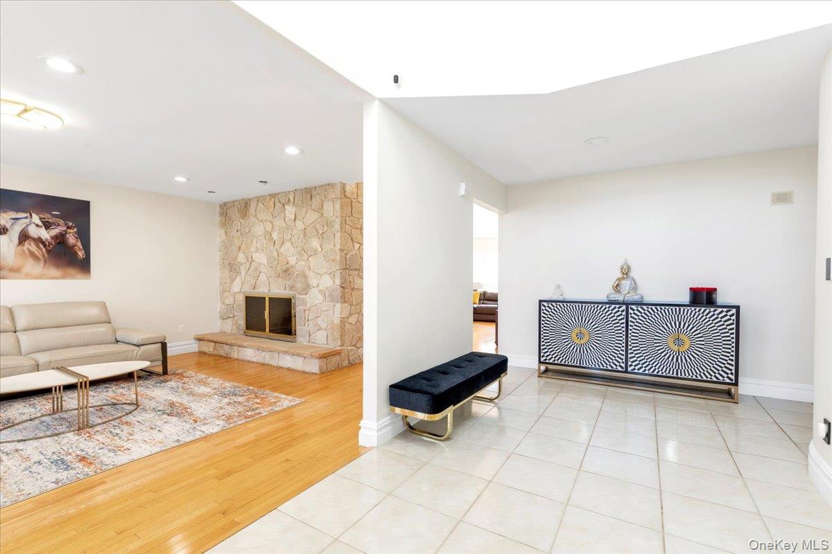 #3 photo, 219 Carnation Drive, 長島 Farmingdale , NY 11735