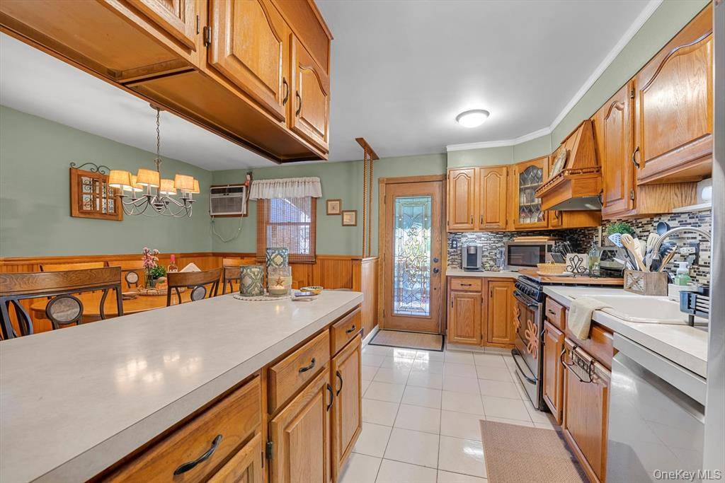 #4 photo, 2433 Young Ave, #Duplex, Pelham Gardens , NY 10469