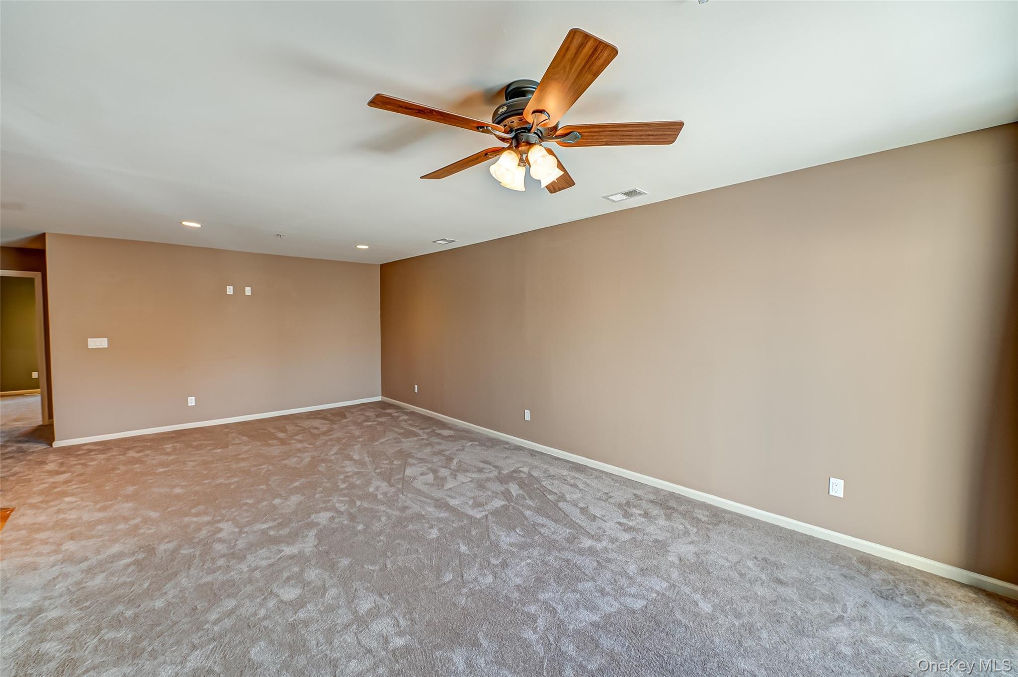 #11 photo, 28 Lorien Place, Melville , NY 11747