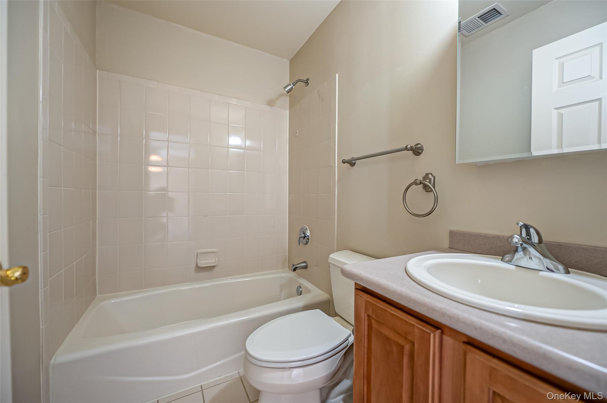 #15 photo, 28 Lorien Place, Melville , NY 11747