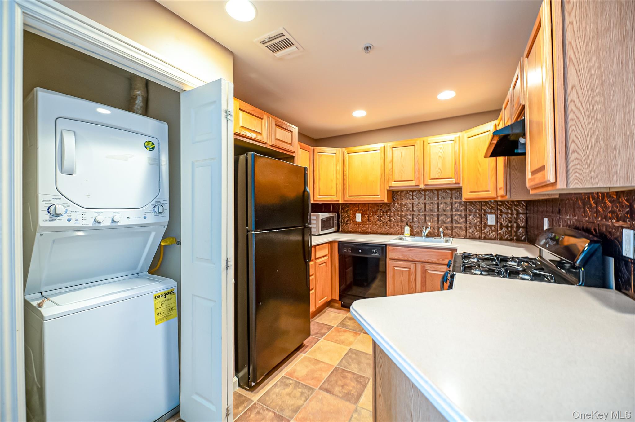 #2 photo, 28 Lorien Place, Melville , NY 11747