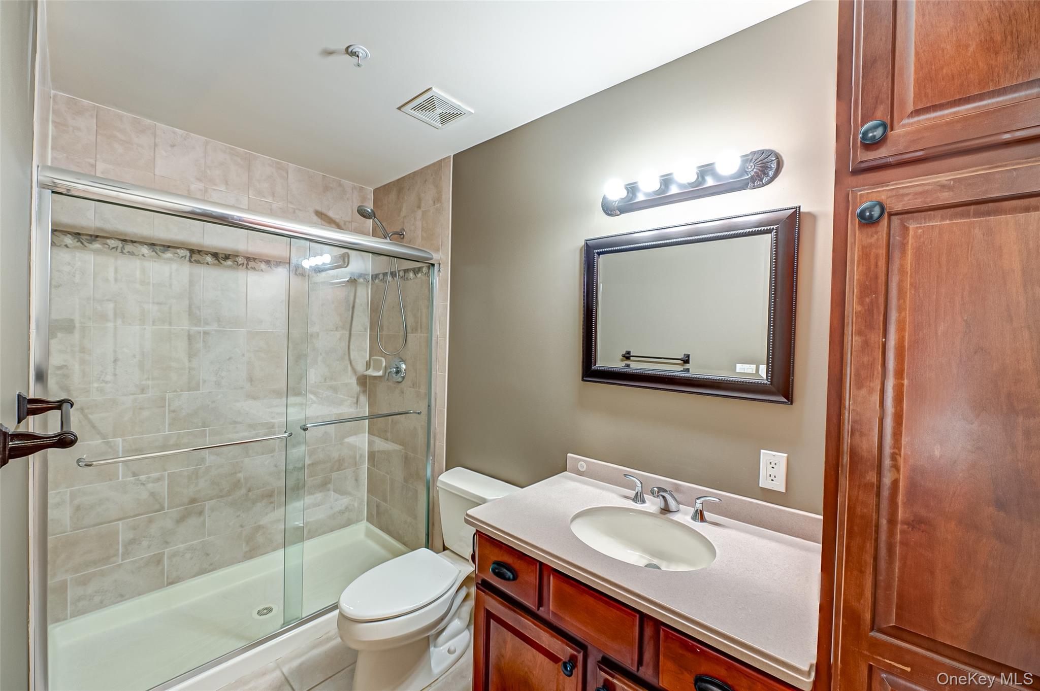 #7 photo, 28 Lorien Place, Melville , NY 11747