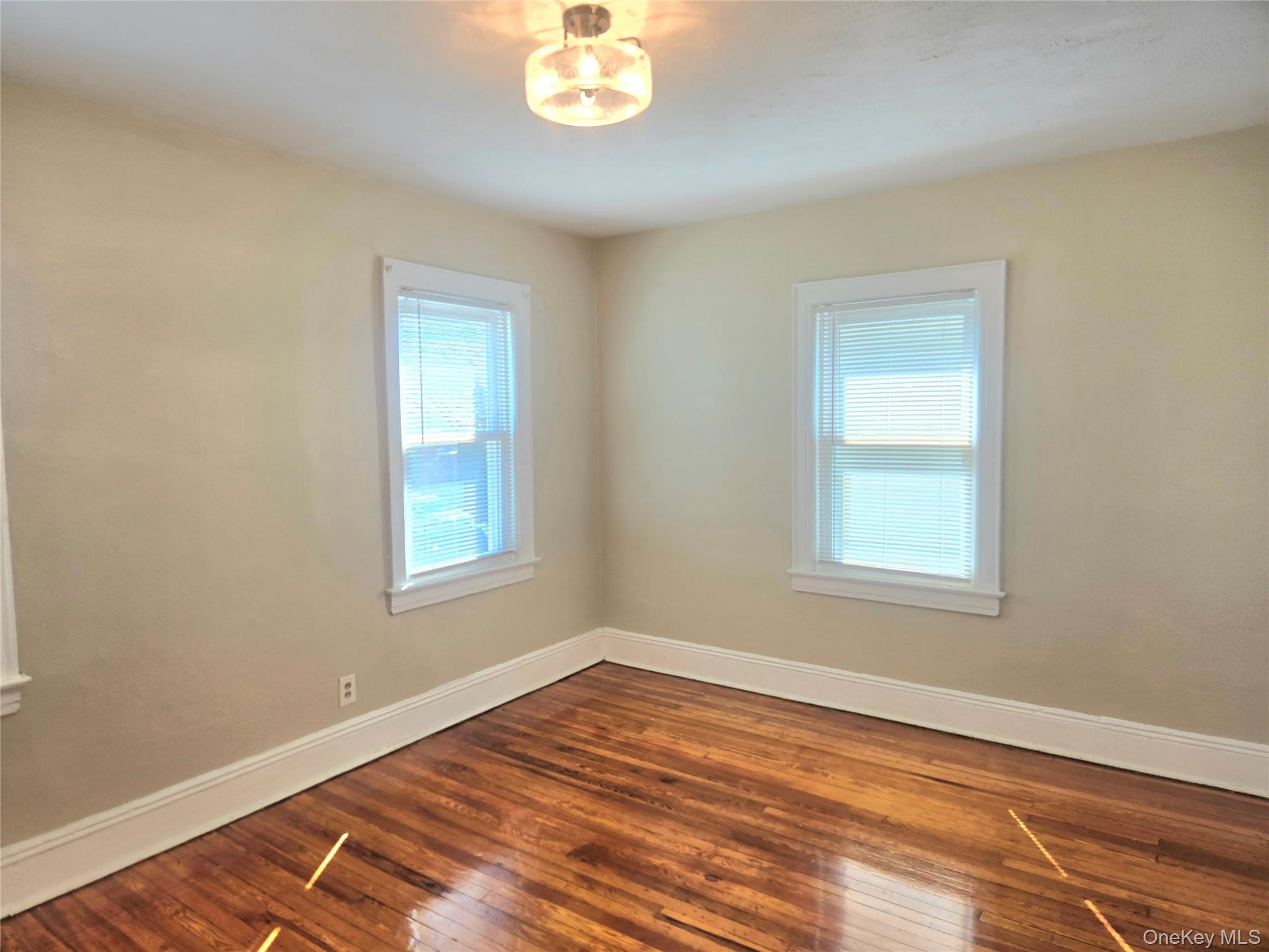 #3 photo, 118-38 219th Street, 皇后區 Cambria Heights , NY 11411