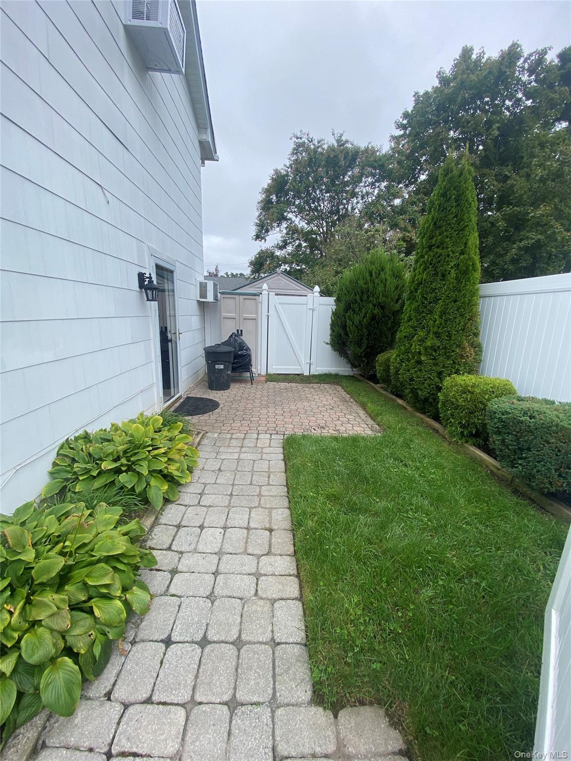 #15 photo, 547 Middle Street, North Babylon , NY 11703