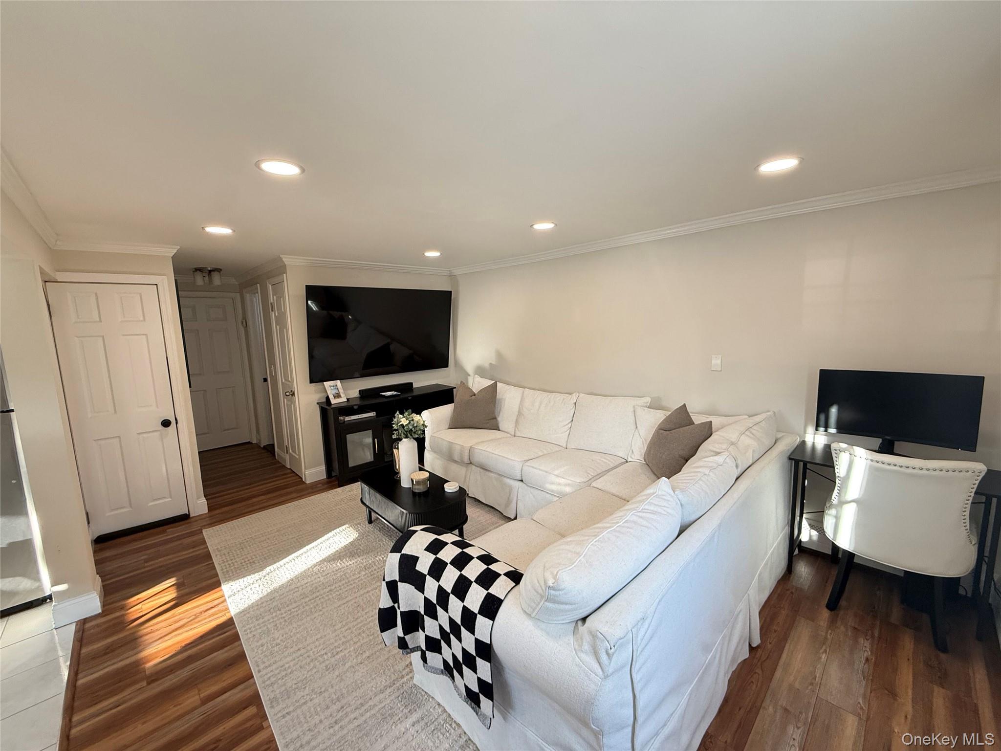 #3 photo, 547 Middle Street, North Babylon , NY 11703