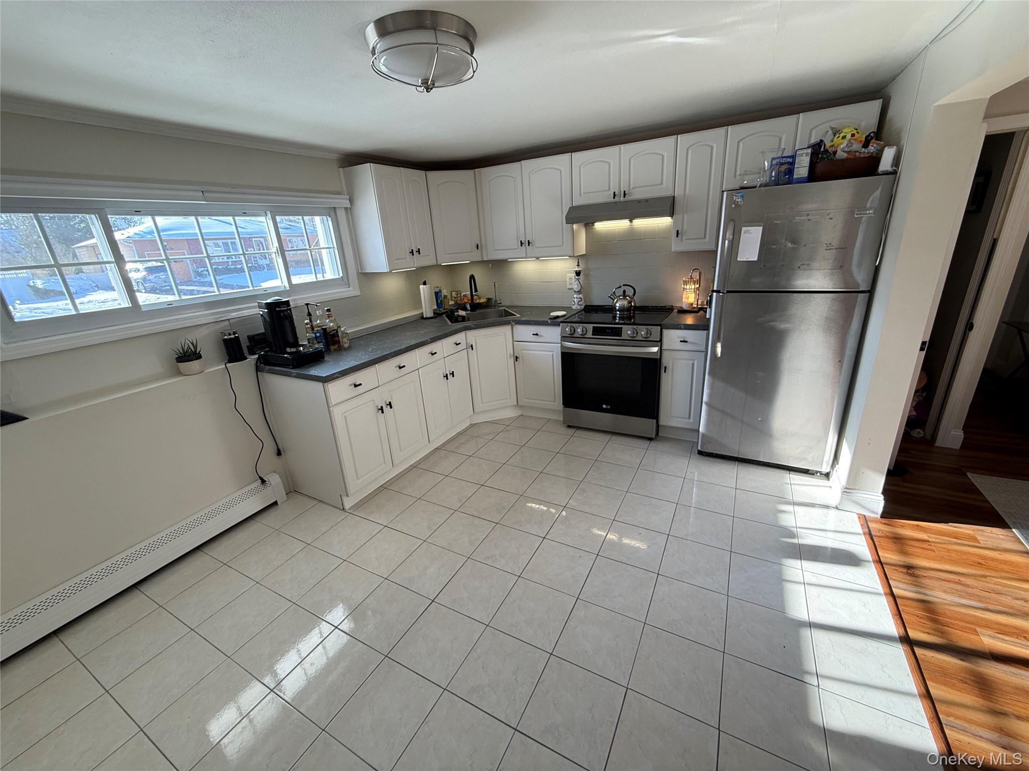 #4 photo, 547 Middle Street, North Babylon , NY 11703