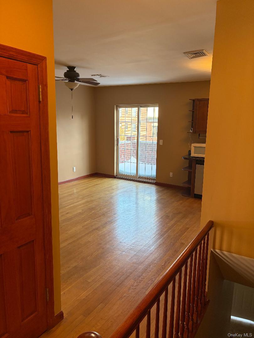 #6 photo, 3014 31st Avenue, Куинс ‖ Astoria , NY 11106