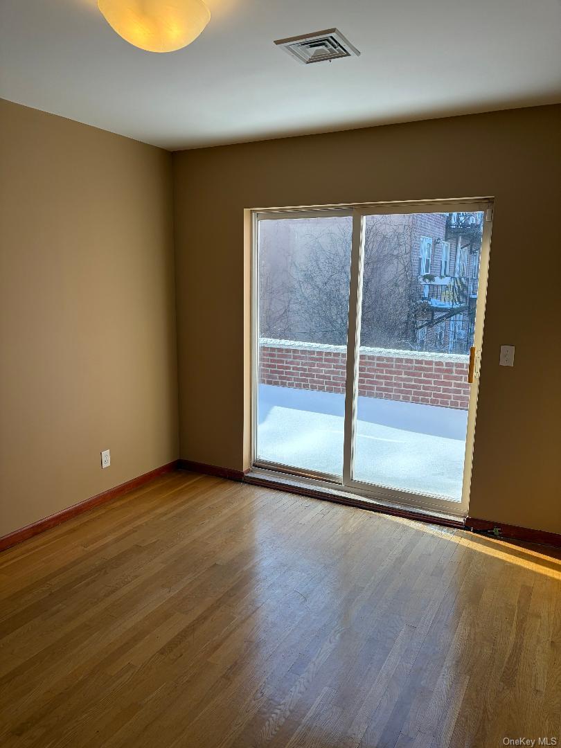 #7 photo, 3014 31st Avenue, Куинс ‖ Astoria , NY 11106