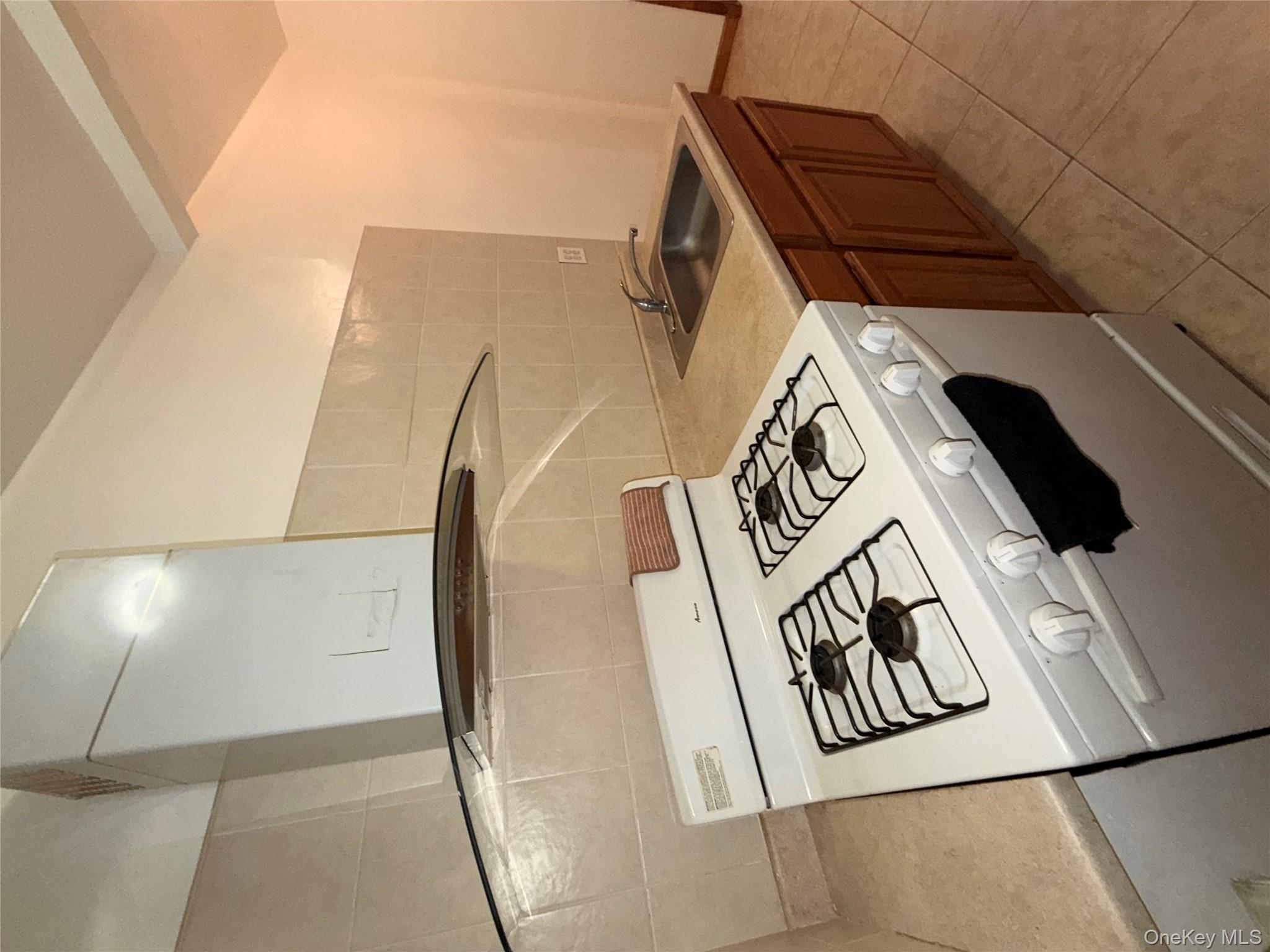 #12 photo, 61-41 Saunders St, Rego Park , NY 11374