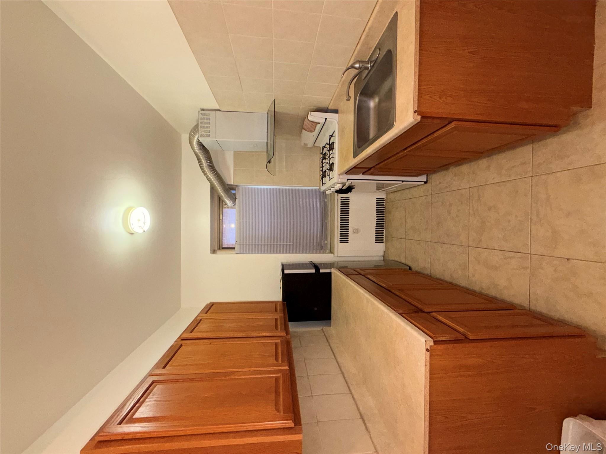 #7 photo, 61-41 Saunders St, Rego Park , NY 11374