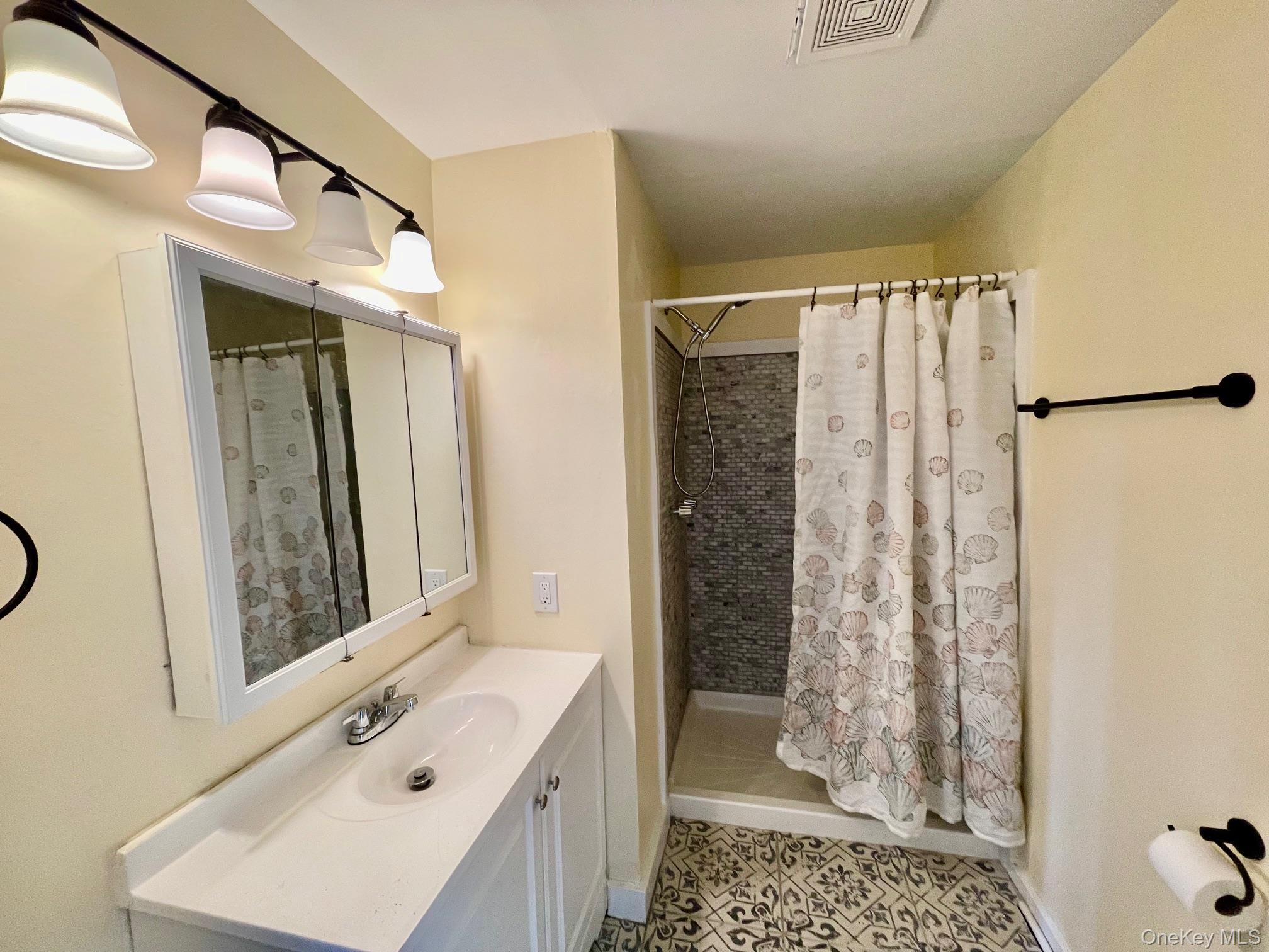 #8 photo, 427 4th Street, Greenport , NY 11944