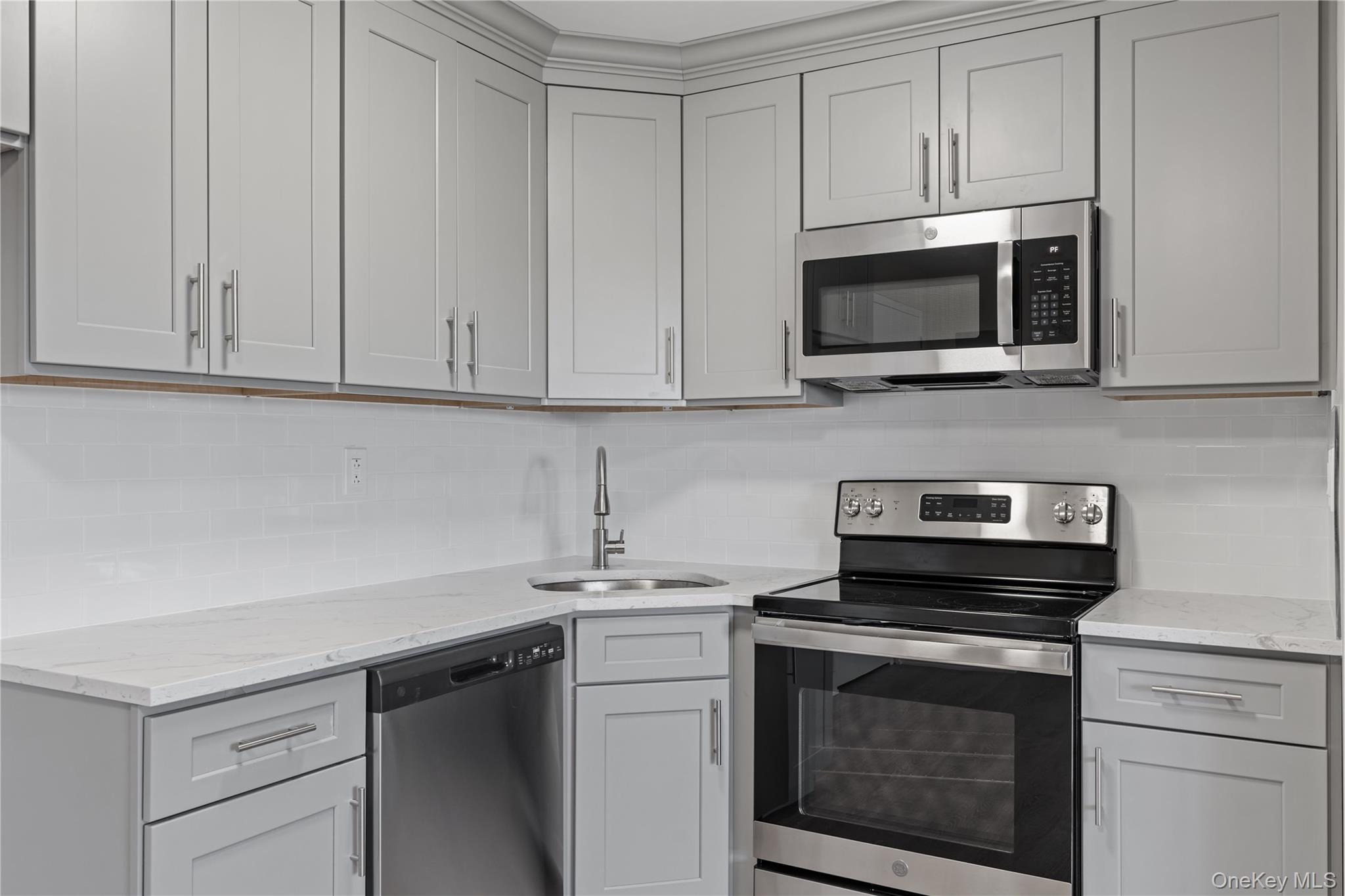 #2 photo, 135 Wakefield Avenue, Yonkers , NY 10704