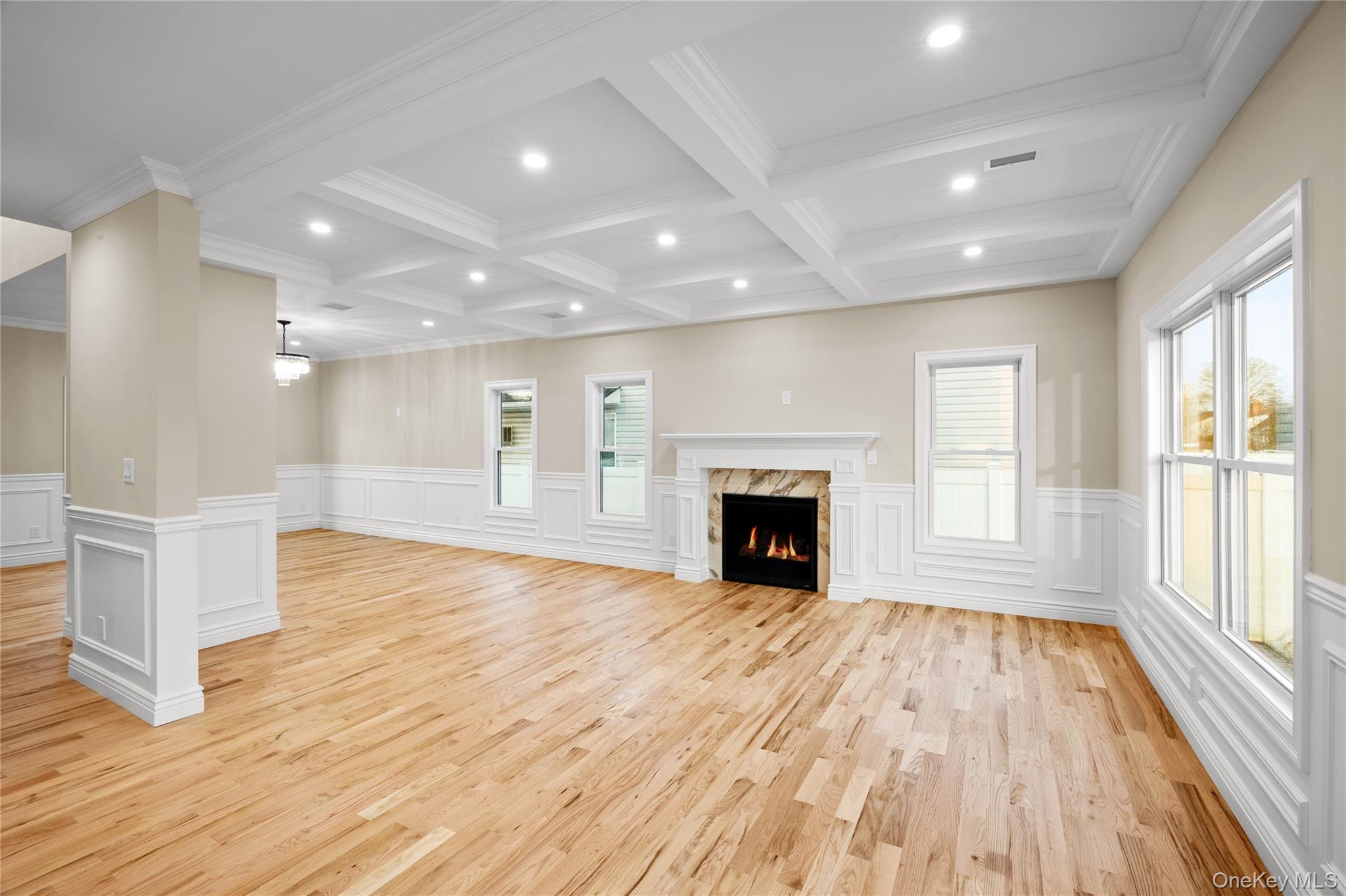 #13 photo, 3860 Hudson Avenue, 長島 Seaford , NY 11783