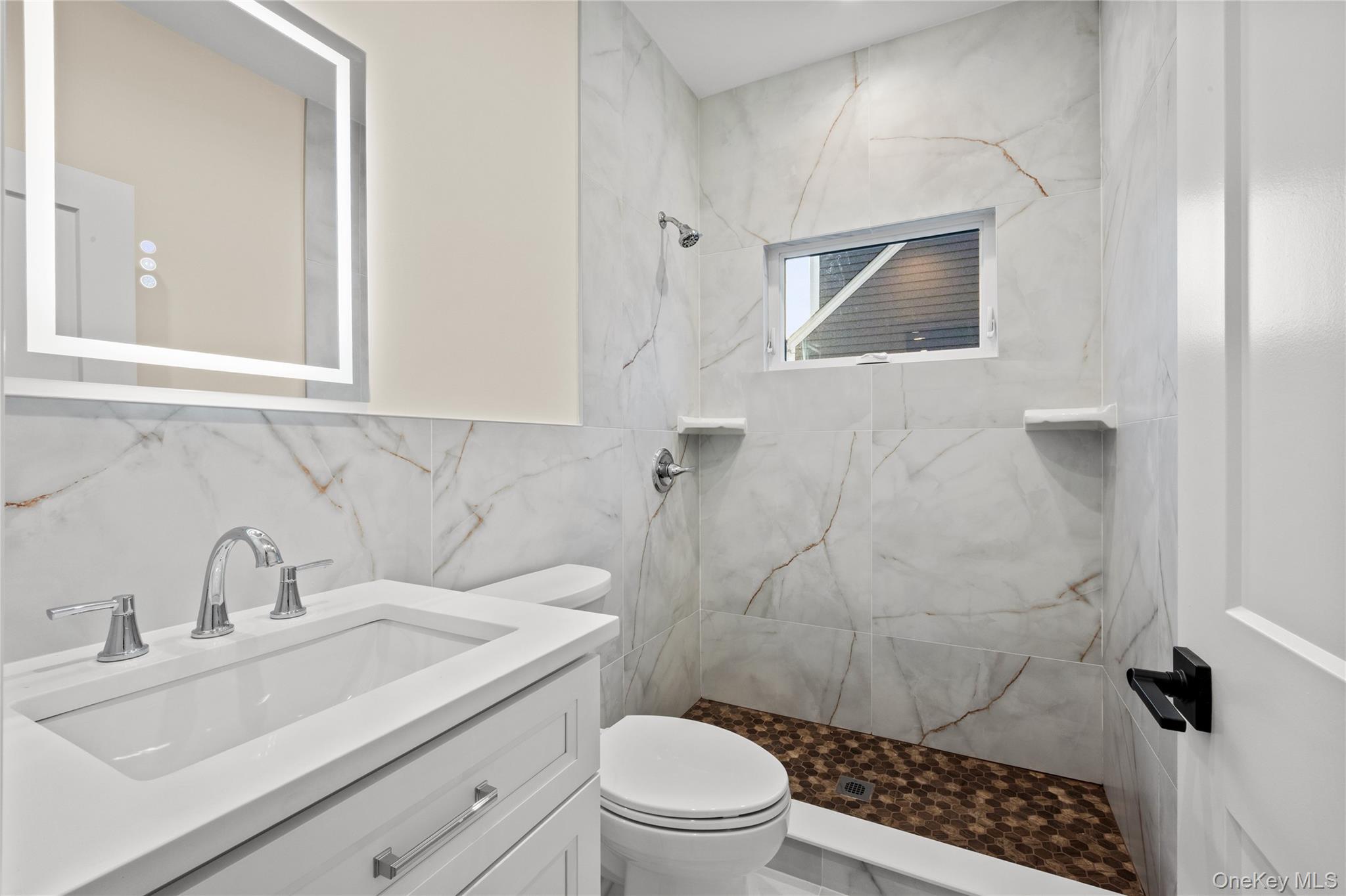 #19 photo, 3860 Hudson Avenue, 長島 Seaford , NY 11783