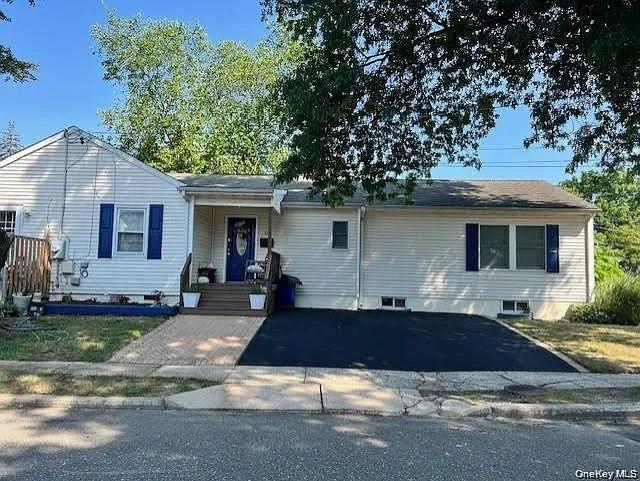 #1 photo, 301 Laurel Road, 東長島 北港 Northport , NY 11768