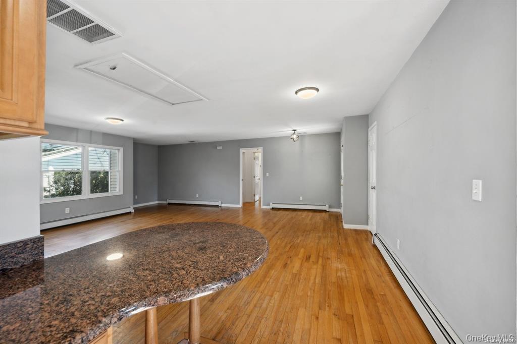 #4 photo, 301 Laurel Road, 東長島 北港 Northport , NY 11768