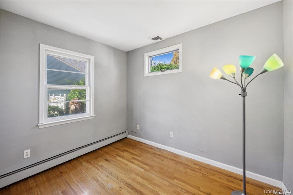 #5 photo, 301 Laurel Road, 東長島 北港 Northport , NY 11768