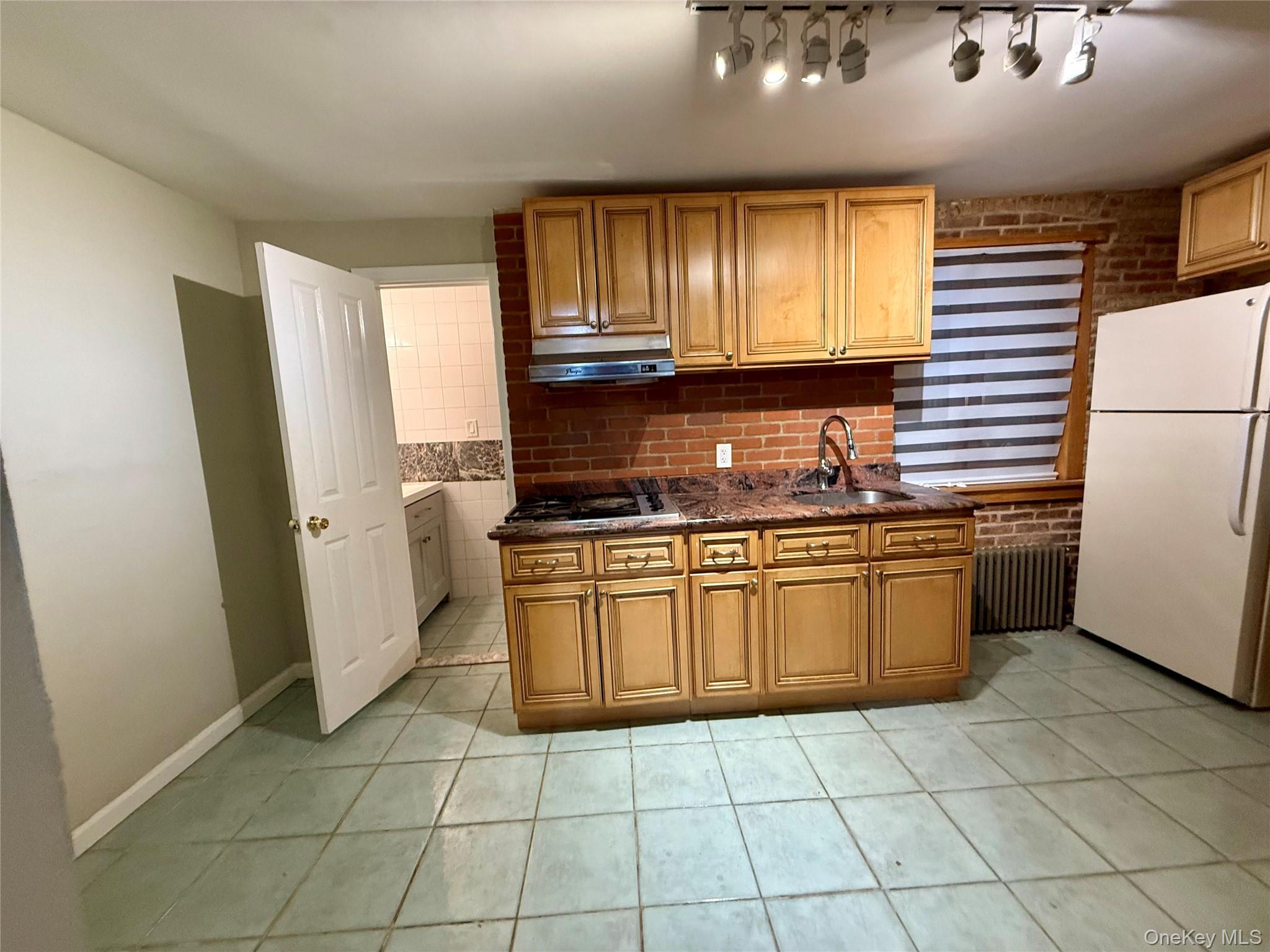 #4 photo, 57-41 58th Street, Куинс ‖ Maspeth , NY 11378